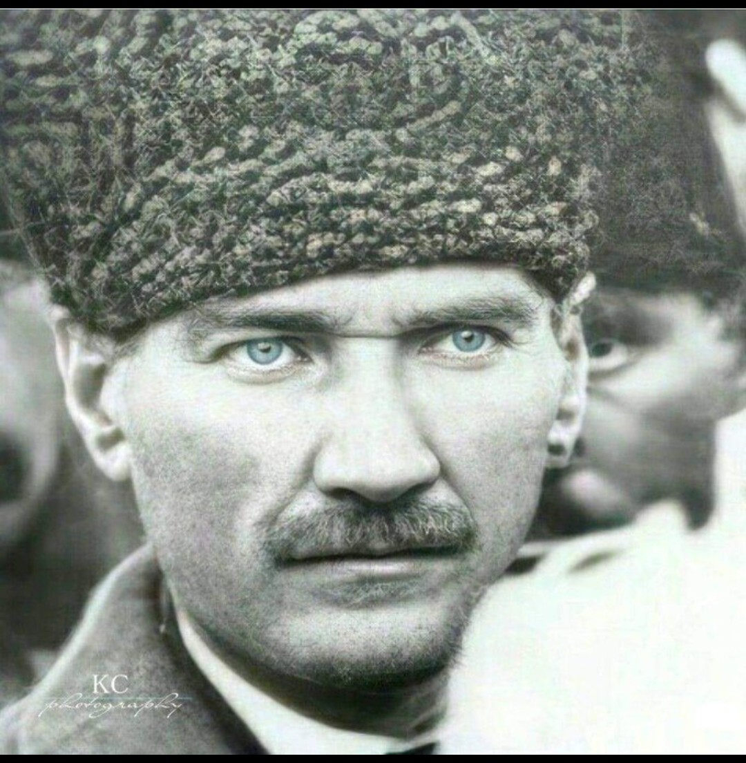 adomeral's tweet photo. Kırmızı çizgim... https://t.co/nvxsEeKB0I