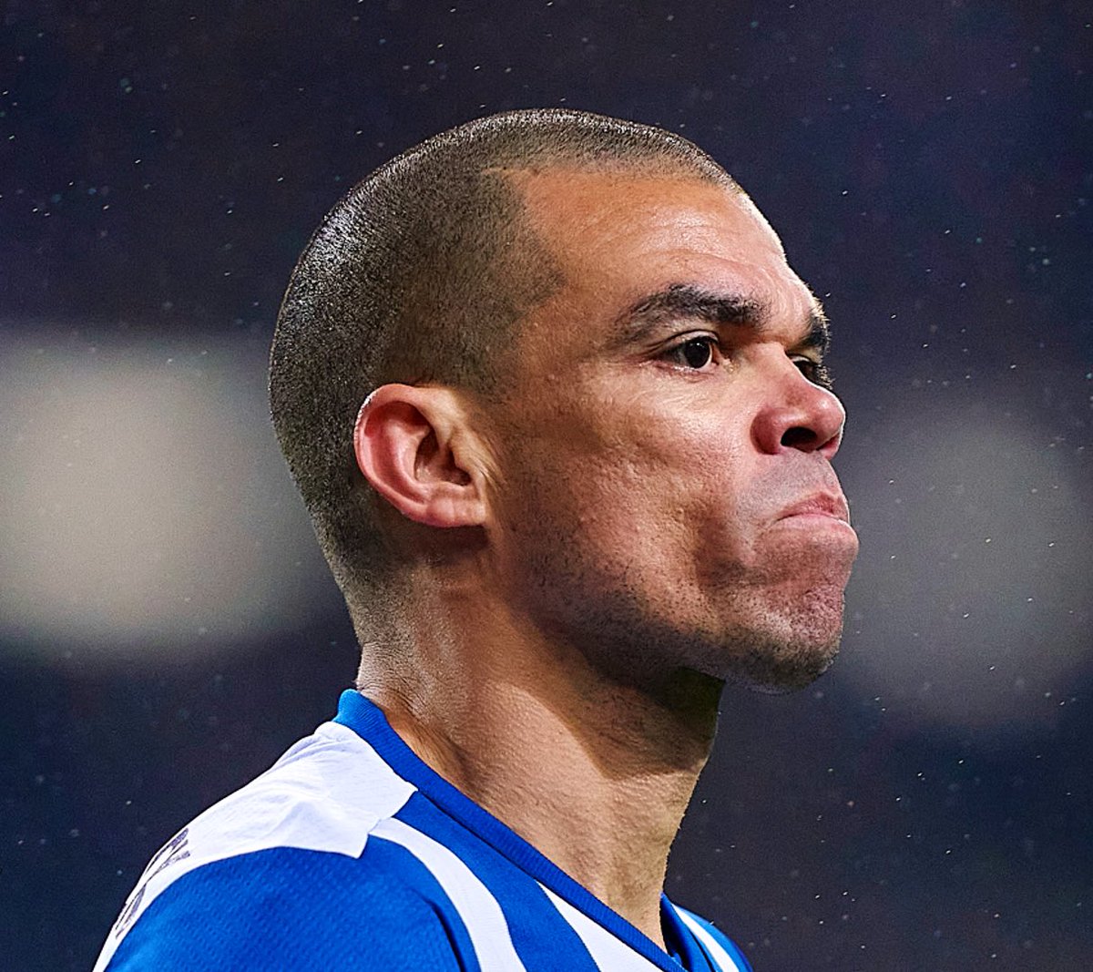 PurelyFootball's tweet photo. 41-year-old Pepe playing 120 minutes of UCL football against Arsenal to a very high level is genuinely incredible. 🤯 https://t.co/I4xthNGMGw