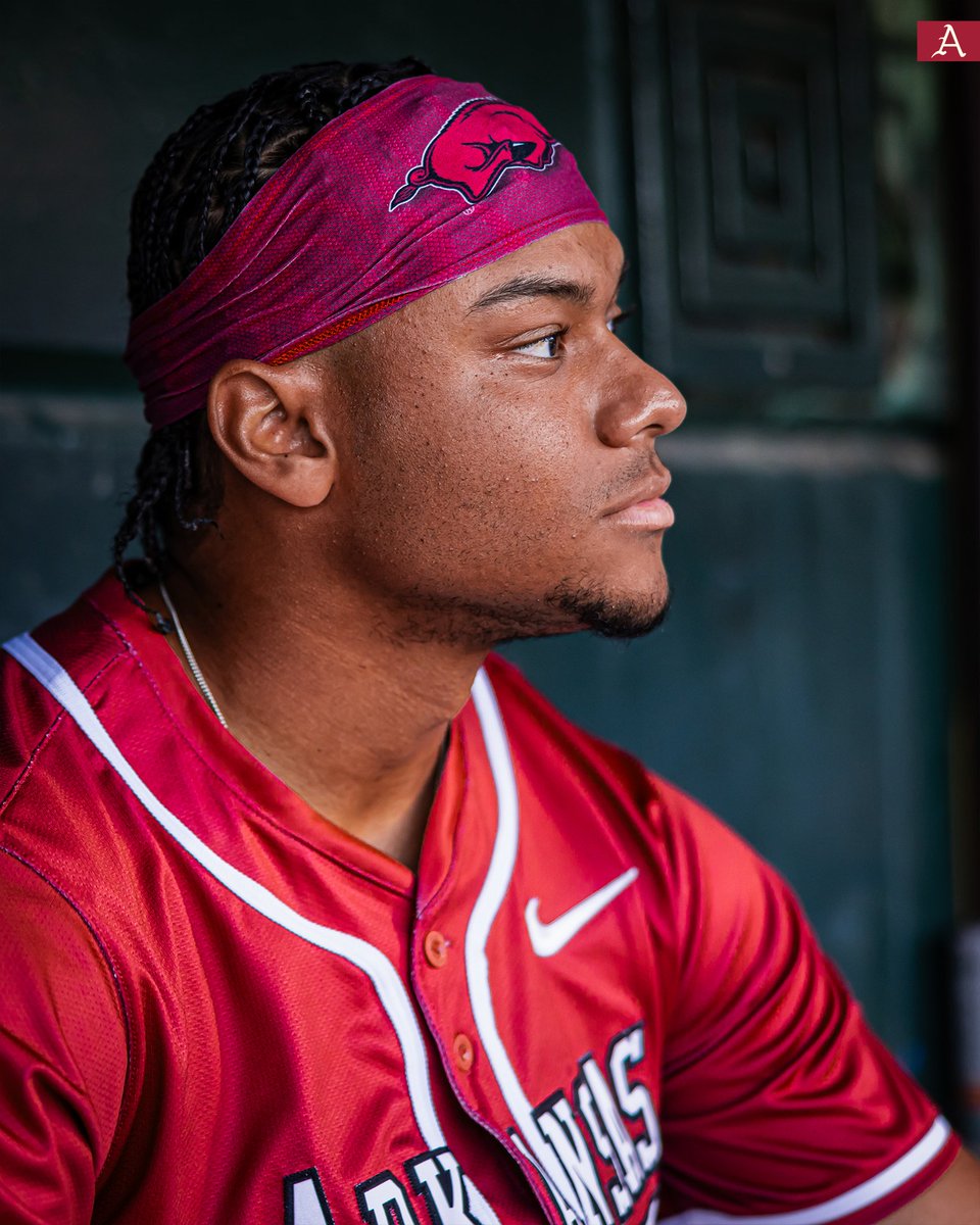 RazorbackBSB's tweet photo. Diggin' the new do https://t.co/IDLqDaPEUF