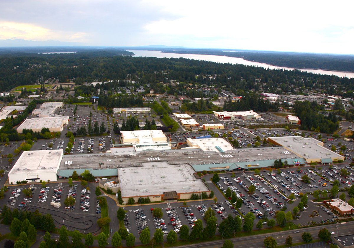 ✨ Dive into a time capsule with us! ✨
Check out this aerial shot taken in 2007! Witness the evolution, spot the changes, and immerse yourself in the story of transformation of Capital Mall. 🔍 What differences do you notice? 📸