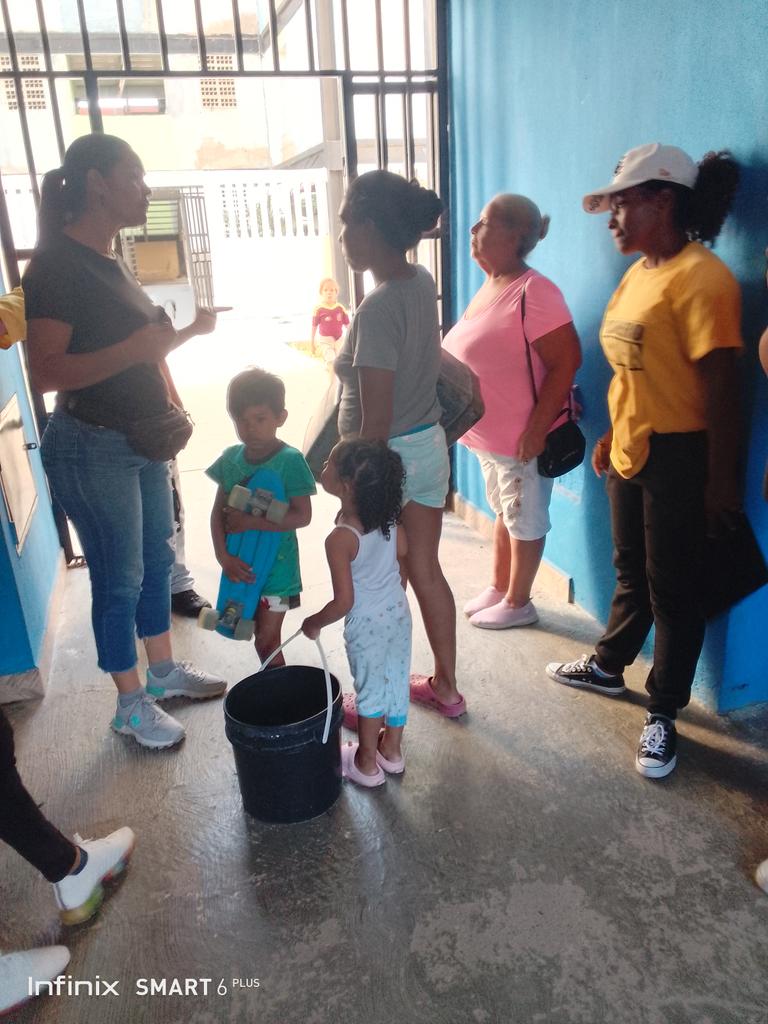 PJCuaUrdaneta's tweet photo. Casa x Casa #CimaDeCúa Bloque x bloque construyendo el futuro de Venezuela, incentivando el voto para ser protagonista del cambio en el país. @Pr1meroJusticia @PJ_EdoMiranda @ActivismoPJ @PJFamiliarNac @CastroFloresPJ @AraujoAza @YaleidyQuinter2 @CorderoJad55117 @JuanOronoz8 https://t.co/jpWzToq4xx