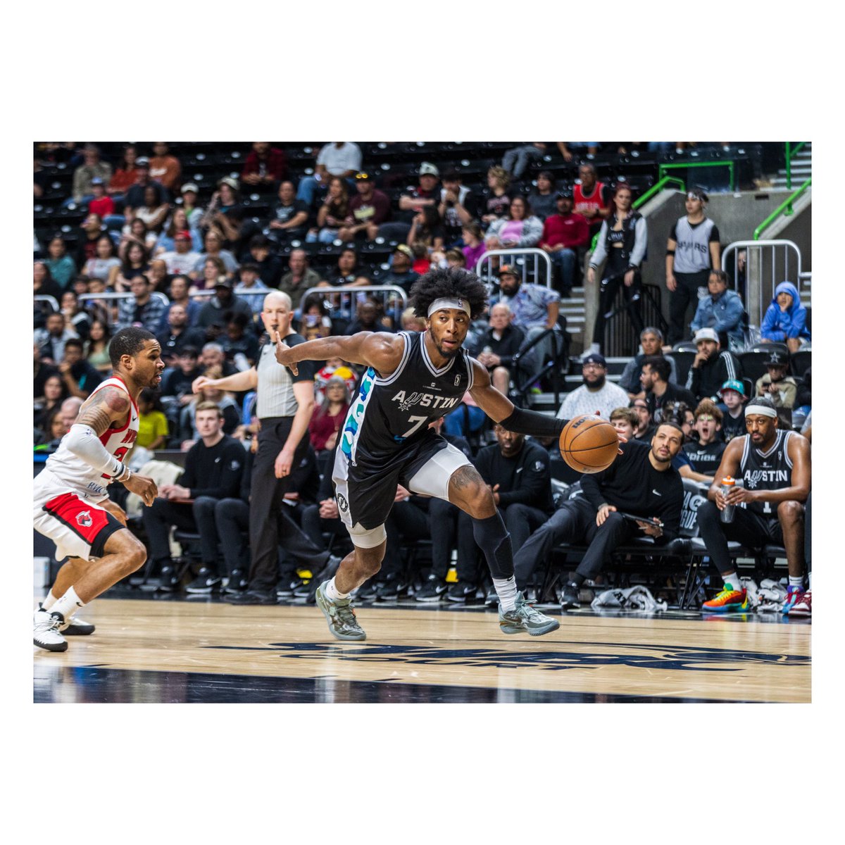 MezaPhotos's tweet photo. Trying to keep up with the twitters or X. Frames from the Austin Spurs game. 

#sportsphotography #basketball https://t.co/MiUuW2Ec3I