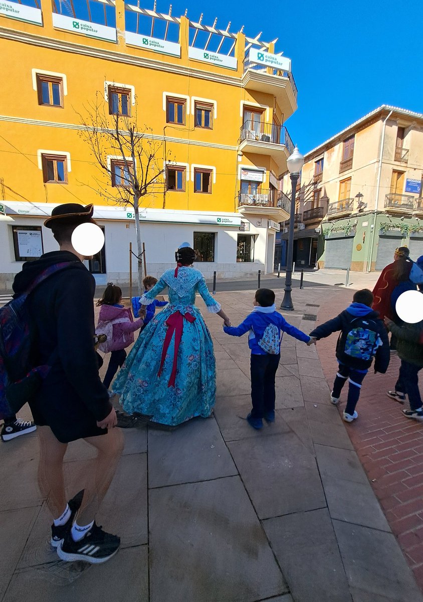 GibierH's tweet photo. Jour 2 de jobshadowing à Dénia. Au programme @ClasseDehors : les + grands font découvrir le patrimoine local aux + petits. #innovationpedagogique #interdegre #interdisciplinarite
Merci @ErasmusplusFR et @ac_orleanstours de nous donner l'opportunité de nous former à l'étranger. https://t.co/fU14bItfWi