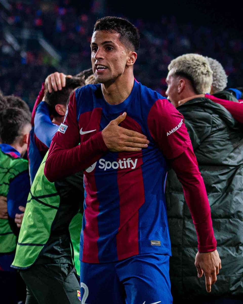 كيف نخفي حُبنا... والشوق فاضح 💙❤️
وفي ملامحنا من الَّلهفة ملامح 🎵🎶🎼