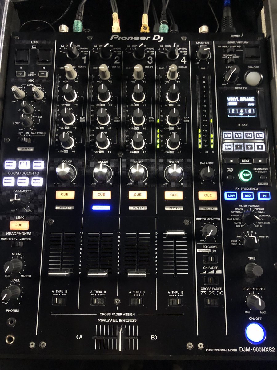平塚AZのDJ機材が変更になりました🎚️
DJミキサーが、
【Pioneer】
DJM-900NXS → DJM-900NXS2

CDJが、
【Pioneer】
CDJ-2000 → CDJ-900NXS

serato SL4も外しちゃいます！

※尚、ターンテーブルは変更なしです

DJする方は事前のご確認、ご対応宜しくお願い致します🙏