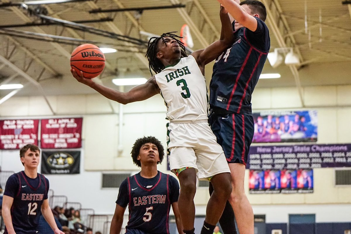 Congratulations to Camden Catholic’s Bryce Clark. Clark is the @SJSportsZone Rookie of the Year. The freshman averaged 10.9 points, 2.8 rebounds and 2.5 assists per game. Clark excelled in wins against Eastside, Eastern and Haddonfield. STORY: d2sportsnetwork.com/post/2023-24-s…