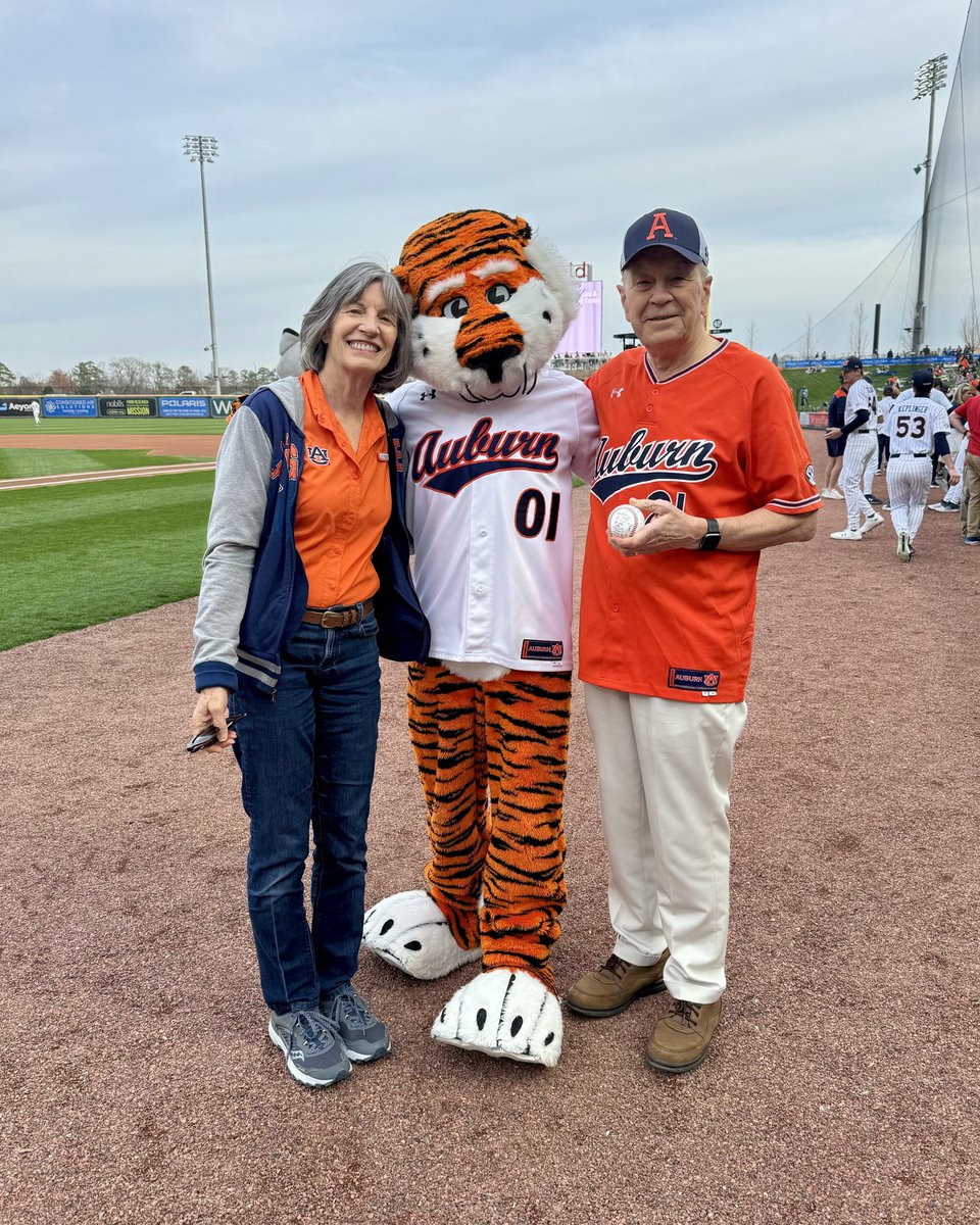 Honored to have 2x Auburn engineering alum and athletics supporter Walt Woltosz throw out tonight’s first pitch! #WarEagle