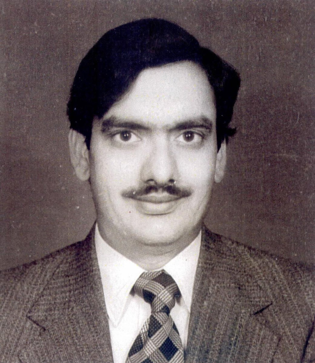 Sandeep Jauhar (@sjauhar) on Twitter photo My dad died 3 years ago on this day. This is my favorite picture of him, his first "author photo." My dad died 3 years ago on this day. This is my favorite picture of him, his first "author photo."