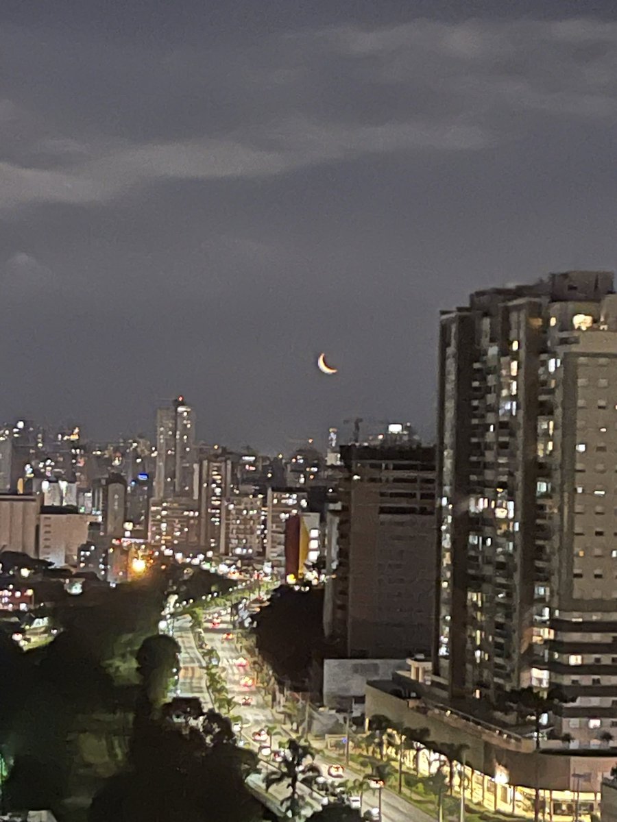 Kadu_novaes's tweet photo. Comunidade … quem puder e tiver o prazer de ver a Lua… que espetáculo … #lua https://t.co/3Z2kIbLVnB