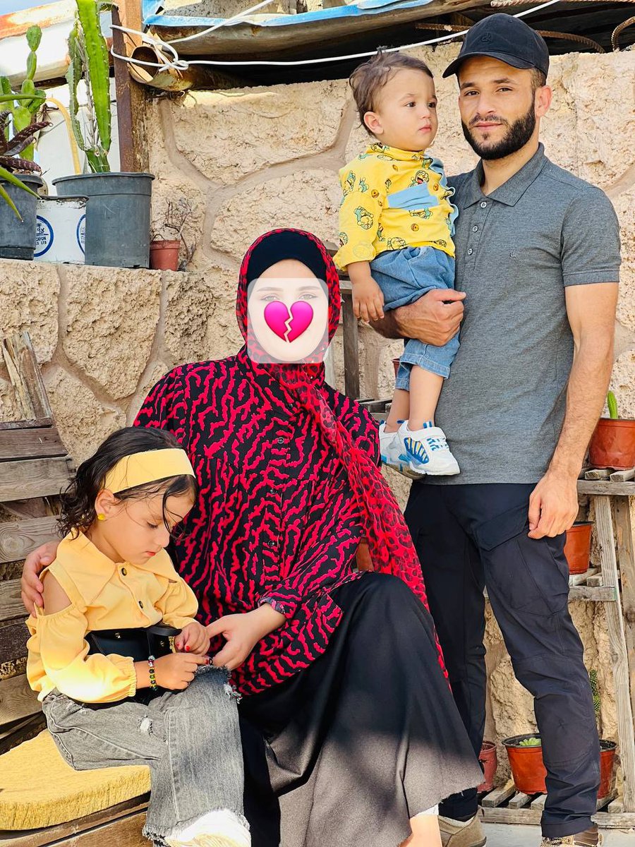 dnyal_11_3's tweet image. والذين إذا اصابتهم مصيبة
قالوا إنا لله وإنا إليه راجعون
الحمد لله وكفى ارتقاء زوجتي الحبيبة
واطفالي الأعزاء حسام ودانية
وعدد اخر من عائلتها شهداء
بعد تدمير المنزل على رؤسهم الليلة وهم نيام
لا نقول إلا ما يرضي الله
حسبنا الله ونعم الوكيل
يالله شو مشتاق ونفسي أودعهم واضمهم