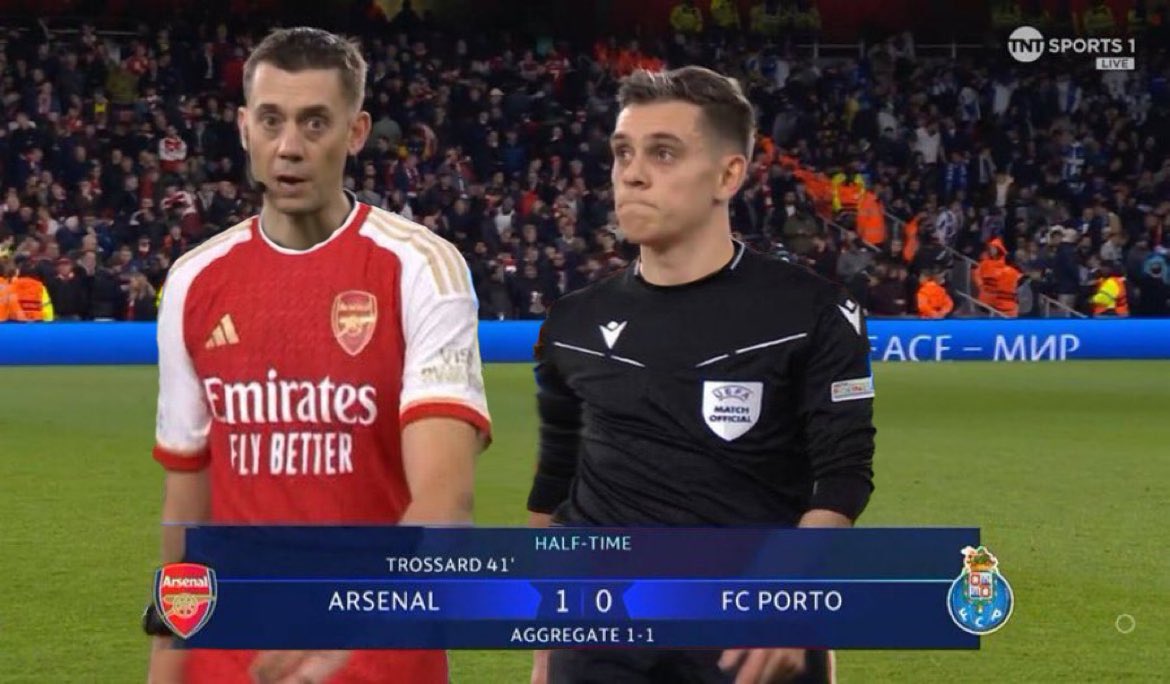 TrollFootball's tweet photo. I see no difference https://t.co/LmmyIzZKoJ