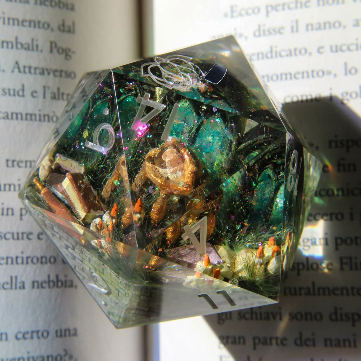 Helichrysumdice's tweet photo. Overgrown Dark Academia 🌿
Sanded/Polished but uninked.
Preorders will start on thursday 14 March at 5.30pm CET ✨

#handmadedice #dicemaker #dnd #art #miniature #artisandice #dnd5e #pathfinder https://t.co/ovv502NHlM