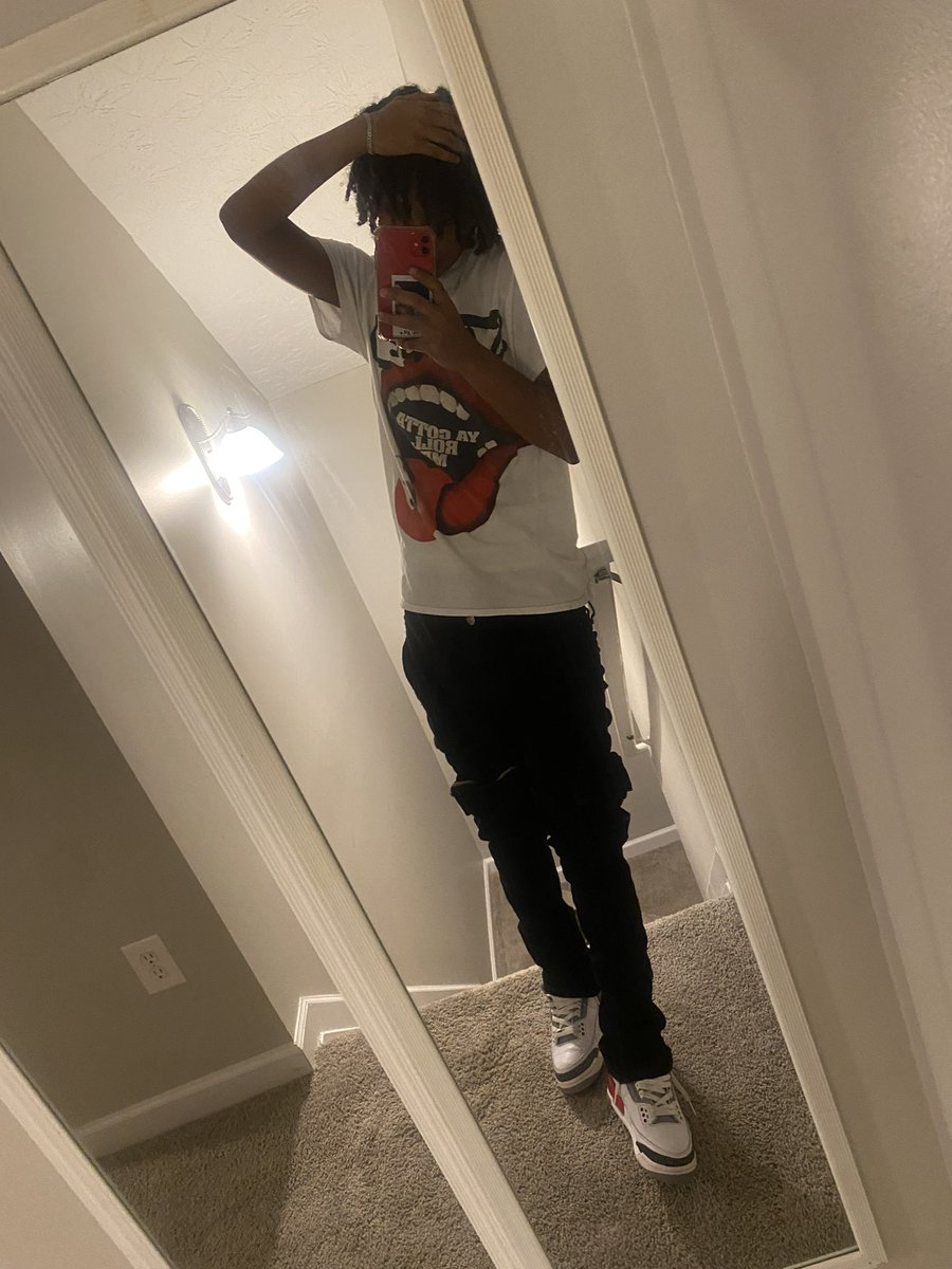 naz tweet media