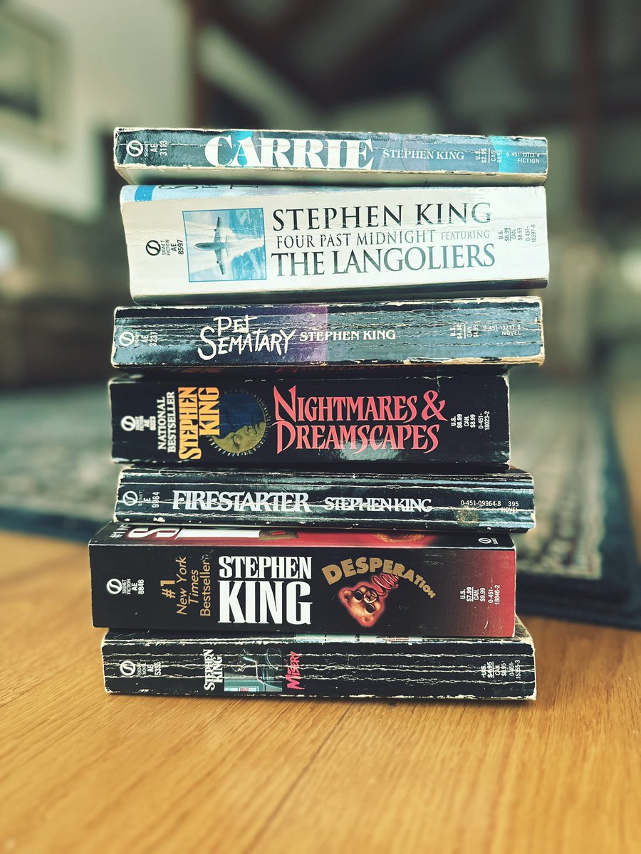 Had to call mom to pull these out of my childhood bedroom. She couldn’t find THE TOMMYKNOCKERS or THE STAND or THE GREEN MILE novellas…but this encapsulates my youth in the woods of upstate NY. Thank you for your kind words @StephenKing They matter more than you can imagine. 🖤