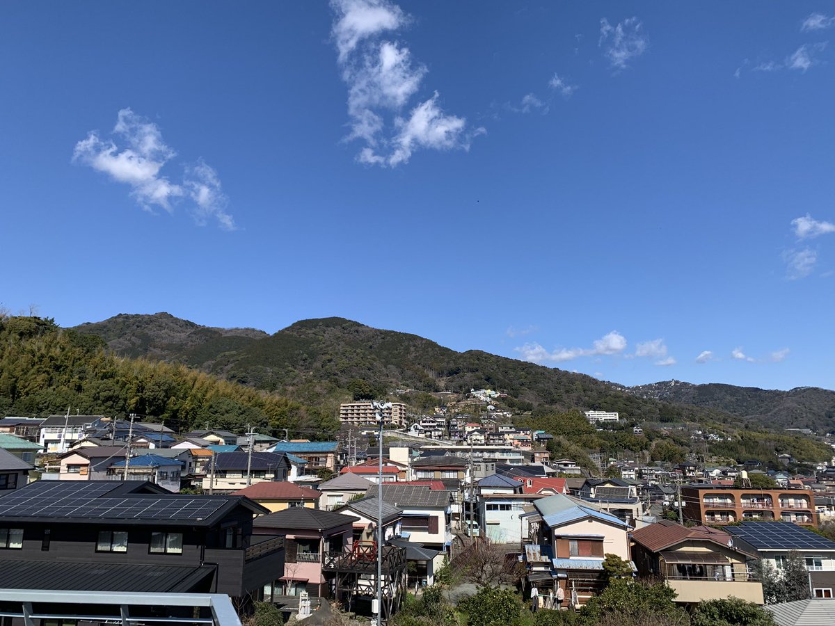 kero3rd's tweet photo. 4階屋上テラスからの眺めがまたまた最高
手すりでバーレッスンしちゃったよ

太陽礼拝🧘も

ステキなホテルでした
#2YL https://t.co/FRJgZkkhO3