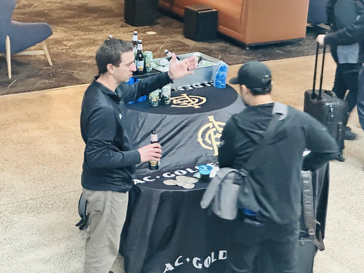 raeindenver's tweet photo. So many amazing reasons to come to Colorado! The @DENAirport #UnitedClub wants to remind you to #EatDrinkLocal today we have AC Golden Brewing Co and Colorado Native Beers! 🍻 stop by on a layover and get a taste of Colorado! @mileageplusmike  @KevinMortimer29 @jwartner8 https://t.co/OoXXSYEIyI