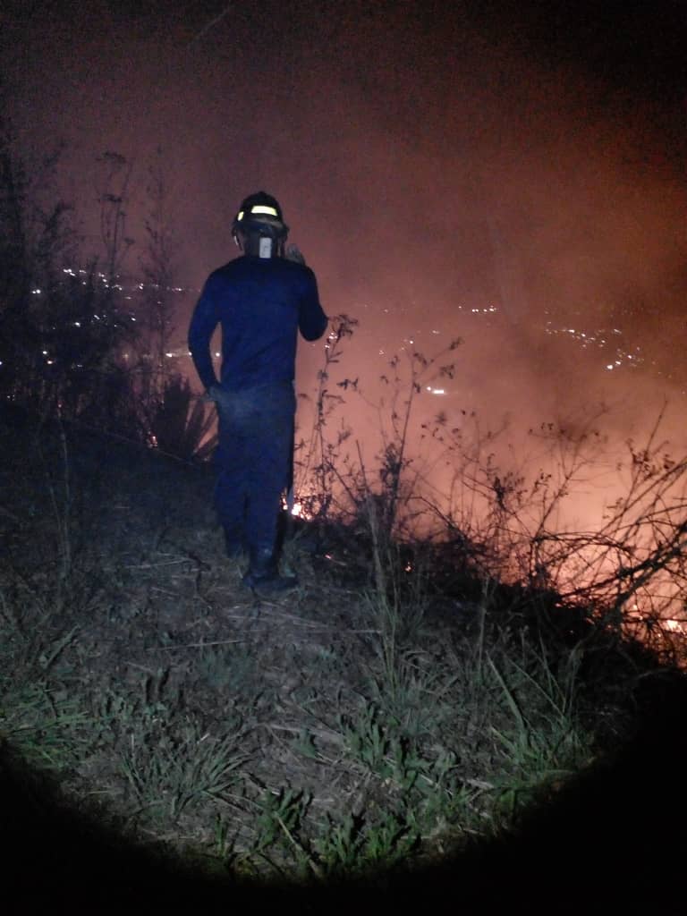 Gral. (B) Pablo Antonio Palacios Salazar (@cpablopalacios) on Twitter photo #Caracas Municipio Baruta, Sector Santeneja, adyacente al IDEA, y a la USB
Se registra un Incendio Forestal, nuestros equipos laboran en conjunto a <a href="/PCivil_Ve/">Protección Civil</a> en la extinción de las llamas.
#SomosCompromisoPatrio #Caracas Municipio Baruta, Sector Santeneja, adyacente al IDEA, y a la USB
Se registra un Incendio Forestal, nuestros equipos laboran en conjunto a <a href="/PCivil_Ve/">Protección Civil</a> en la extinción de las llamas.
#SomosCompromisoPatrio