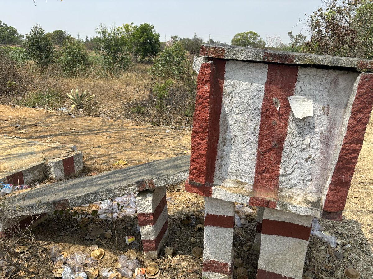 Silendra . A granite stone tank with a hole and cover on top. Farmers used to fill it with water for travellers on road to drink and rest below the tree. A culture of giving water.