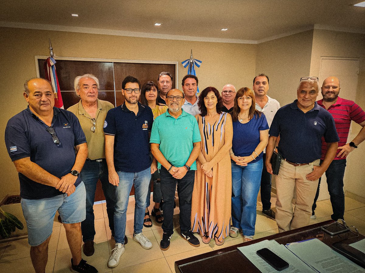 UEPC_oficial's tweet photo. 🔴 Los gremios estatales rechazamos los nuevos aportes al Apross y el diferimiento a las/os jubiladas/os.

👉 Leé la nota presentada al @gobdecordoba en nuestra web: https://t.co/bEsaOTgHq3 https://t.co/ysouYRseJD