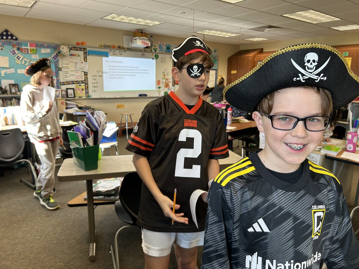 mr_sharksclass's tweet photo. All it took was finding a bag or pirate supplies to turn today’s main idea lesson into something memorable and slightly ridiculous. Instantly class became a treasure hunt! I love the spirit of adventure with this group! #5thgrade @oseDCSD #tlap https://t.co/poYtQb0dvE