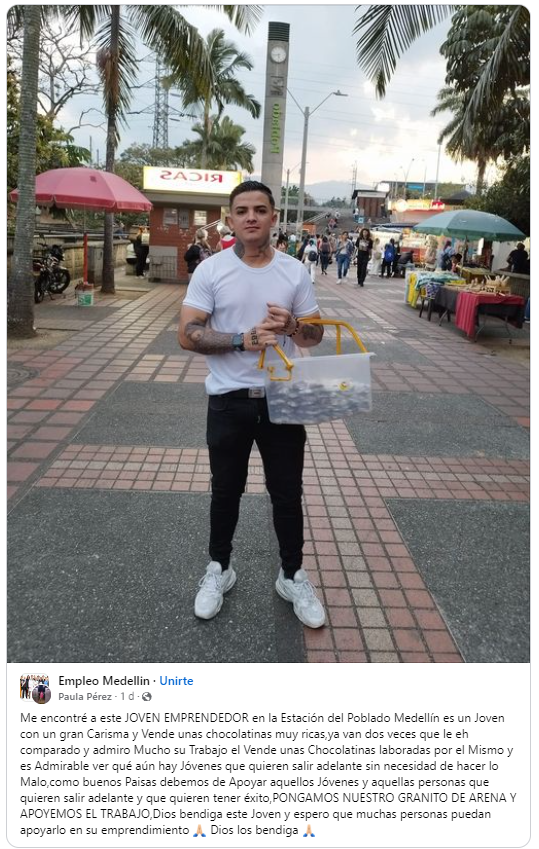 CESARAMEJIA's tweet photo. Joven emprendedor por la Estación #Poblado del @metrodemedellin.
A estos muchachos que prefieren ganarse la vida dignamente sin esperar a que @petrogustavo le pague por #NoMatar, es a los que debemos apoyar. https://t.co/5btiQjDh7i
