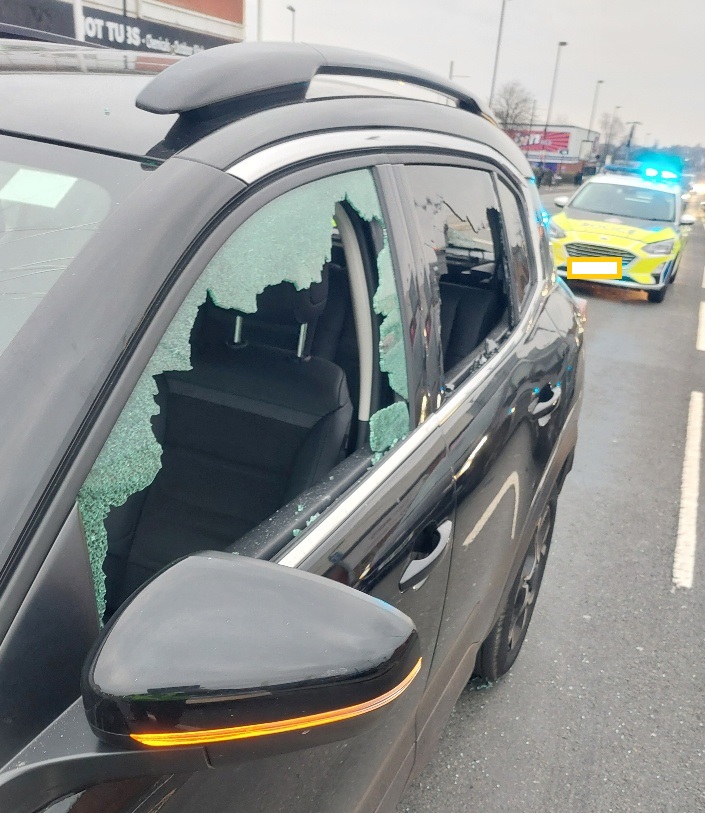 gmptraffic's tweet photo. #TrafficPCSO's #seized this rental car from a main road in Oldham yesterday, after
the empty vehicle was seen being attacked by 4 males, before being abandoned...
The delivery van was left on a crossing in Hulme, the driver returned and was reported for the offence,... https://t.co/bjtWSJPVTZ