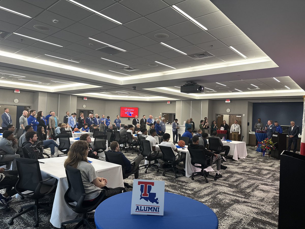 LATechSports's tweet image. Really enjoyed getting a chance to gather as a group of Bulldogs at Radiance Technologies in Huntsville. 

Appreciate Mr. Bailey &amp;amp; his amazing crew for hosting us and all the alumni for making the trip tonight. 

#HBTD 🐶