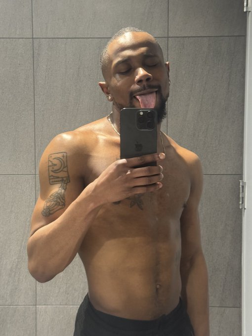 Watch $LIM 🐐's leaked NSFW photo on TwXstars