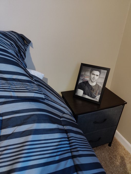 Mom: "You don't have any photos in your guest rooms."  Well okay then.  @StephenSeanFord https://t.c<a href="/tag/pmc"class="tags"><span>#pmc</span></a>