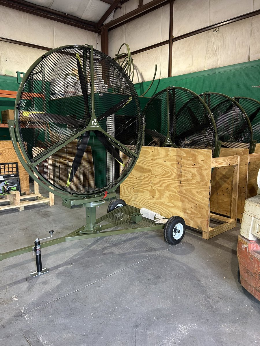 PerformanceFans's tweet image. Putting together a fan and trailer unit for a customer in Wichita Falls to deliver next week then delivering a few more to Kansas City and updating a few originals while I’m there. Then on to Tennessee after that…like Willie says, “on the road again” Fan season is here!!!!