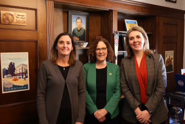 Humanities faculty from @uocas and @uoregondesign spent a beautiful day in Washington, DC for #HAD24 advocating for Humanities for All! Thanks to @RepValHoyle for supporting the humanities and @uoregon.