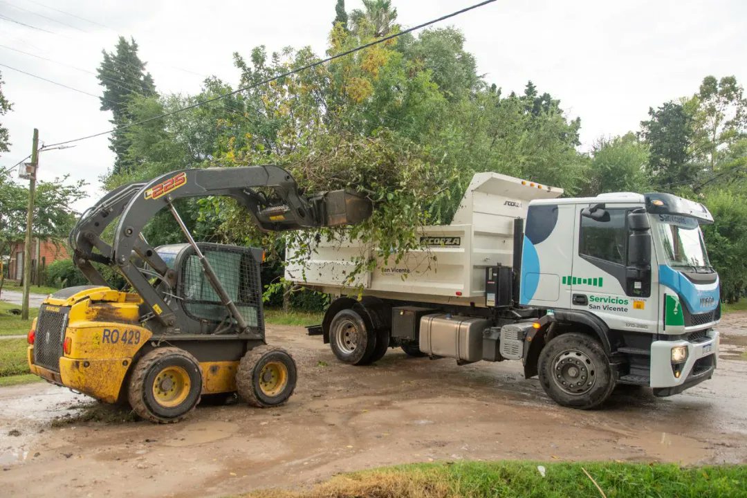 🌳 A través de la Secretaría de Servicios Públicos, trabajamos para despejar calles y veredas evitando riesgos en la circulación por nuestros barrios.

🤝🏽 Estamos llegando a cada punto del distrito para resolver las obstrucciones en la vía pública.

<a href="/nico_mantegazza/">Nicolas Mantegazza</a>