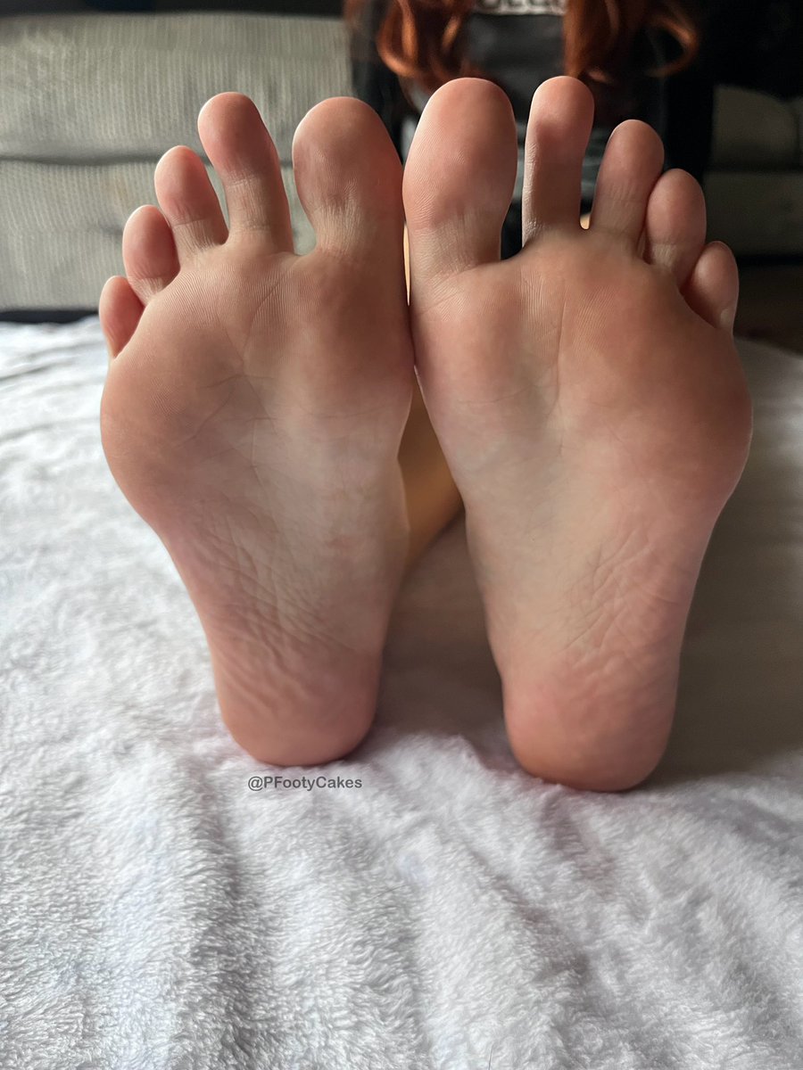 PFootyCakes's tweet photo. My feet need worshipped right now. 

@rt_feet @FootParadiseRT https://t.co/LDYyymTYVA