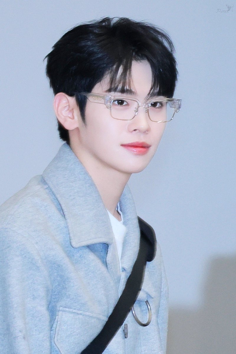 240312 김태래 없는 한국이 너무 힘들어
#김태래 #KIMTAERAE #TAERAE #キムテレ #ZB1  #ZEROBASEONE #제로베이스원 #제베원