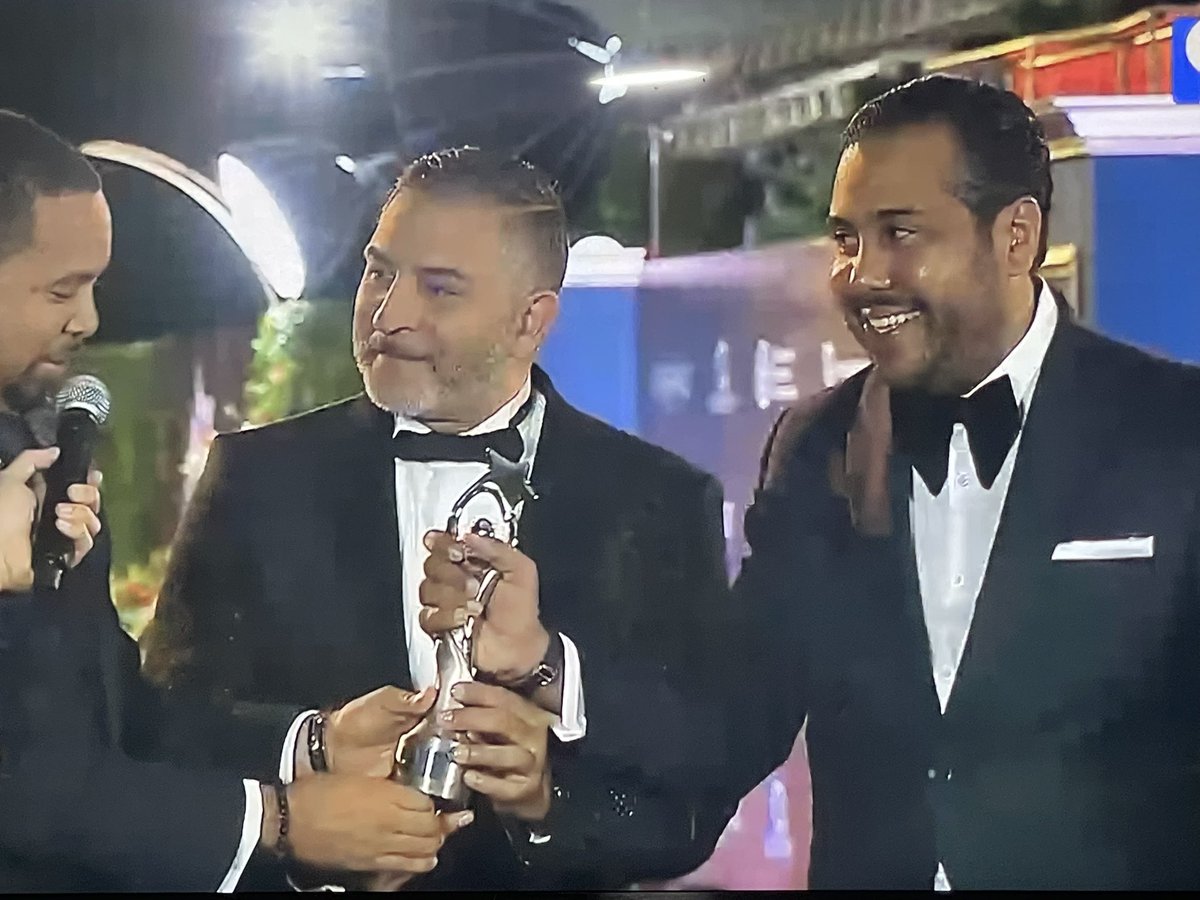 Felicidades a <a href="/vianaraujo/">Vian Araujo Puello</a> y <a href="/RicardoRod6/">Ricardo Rodríguez</a>, sin dudas un premio que engalana a toda la crónica deportiva, y abre nuevas puertas. ¡Merecido! Abriendo el Podcast. #PremiosSoberano2024