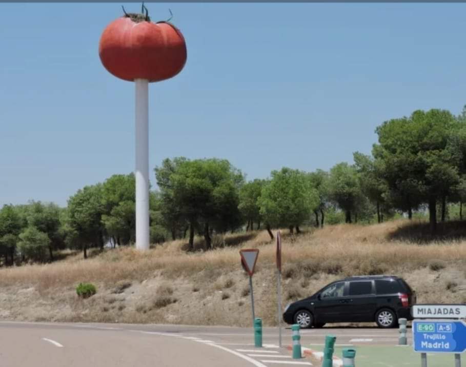 Kolobaro_'s tweet photo. Y si nos besáramos debajo del tomate gigante de Miajadas 👉👈😳 https://t.co/oa9jBjM8hd