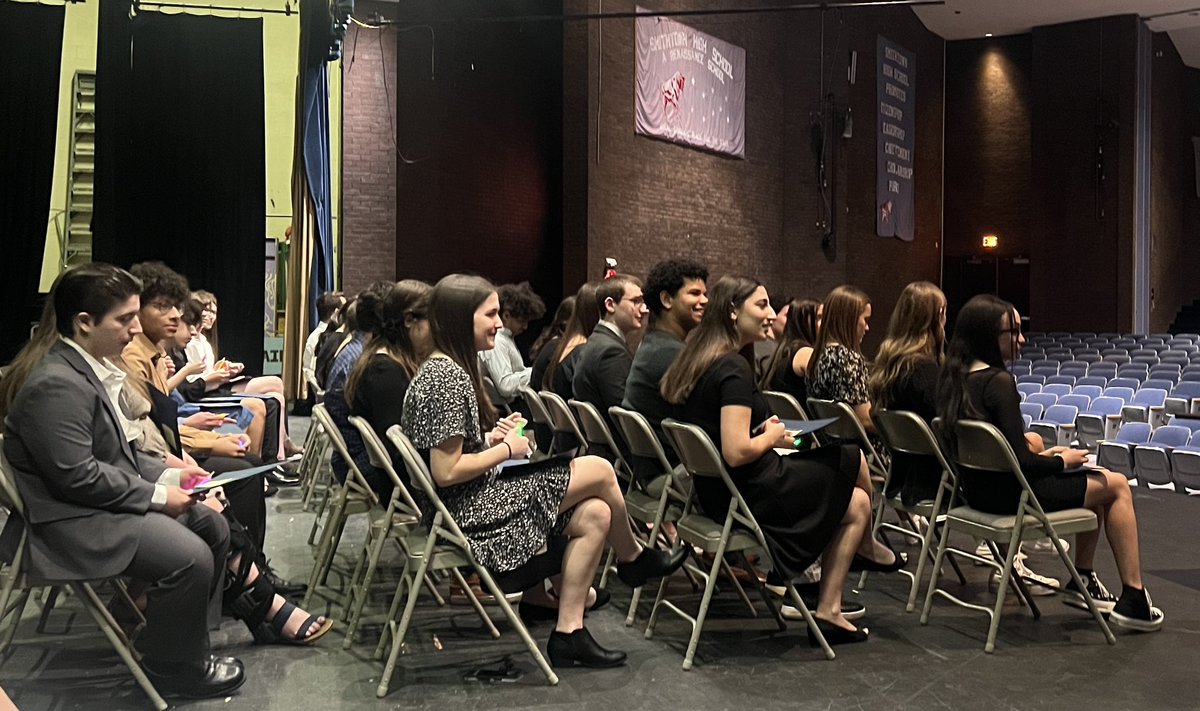 DrStephOBrien's tweet photo. Thrilled to welcome our newest members to the Science Honor Society!  Here's to embracing curiosity and shaping the future of science together! 🧪🔭🧬🧫@SCSD_HSW @SmithtownCSD #FutureLeaders https://t.co/9RudSFVrf7