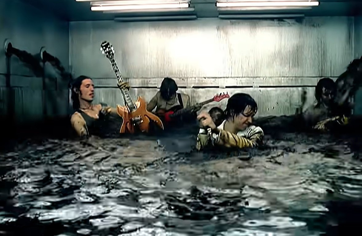 👉¿Sabias que el video "You Only Live Once" de The Strokes fue grabado en Lanus?