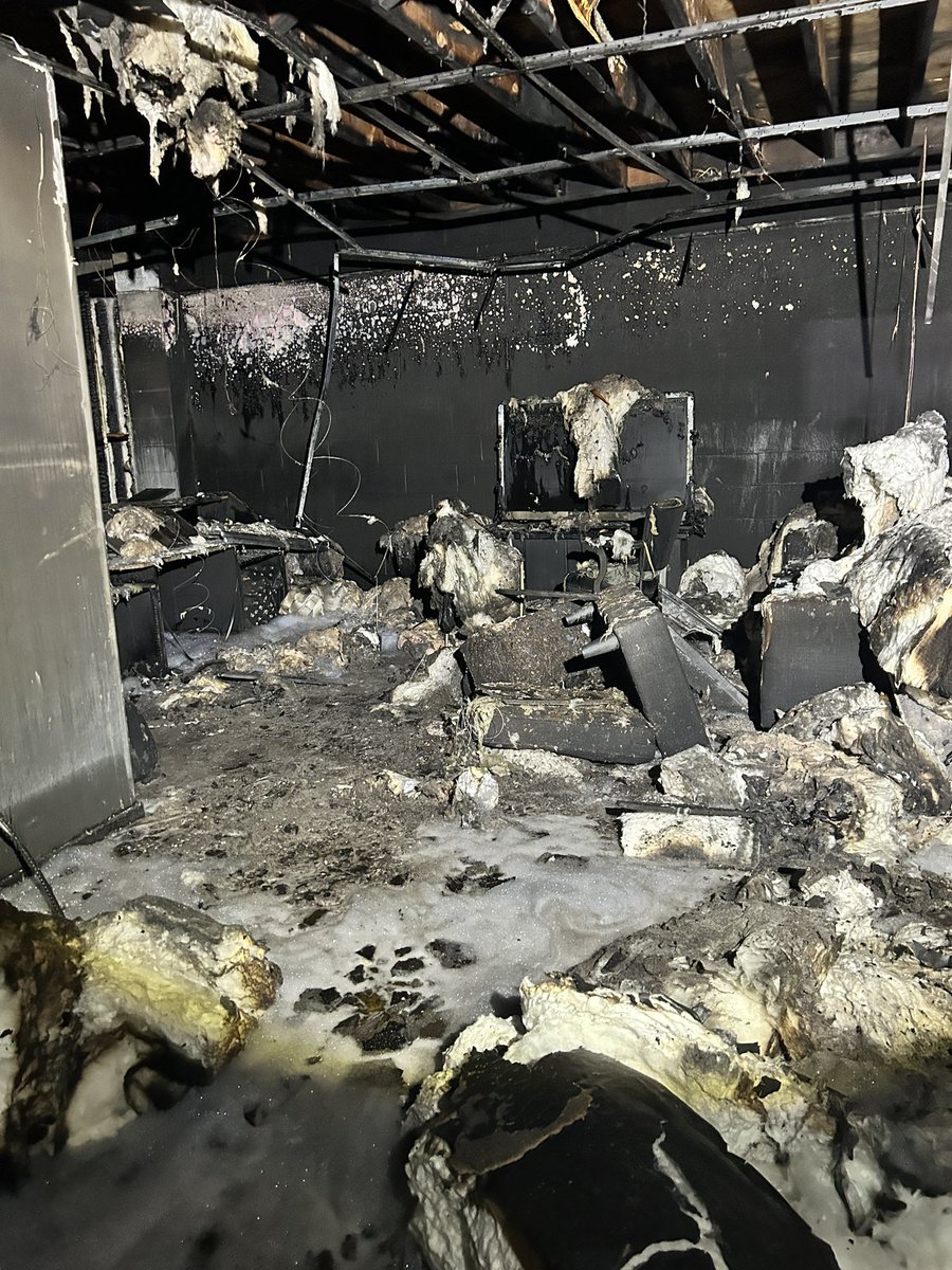 S3Huncho's tweet photo. man this shit hurt my soul 💔 rip to my studio.
share is all i ask, thank you 🙏🏽 

https://t.co/bpUDS8f6ZS https://t.co/DPBdWXJyNJ
