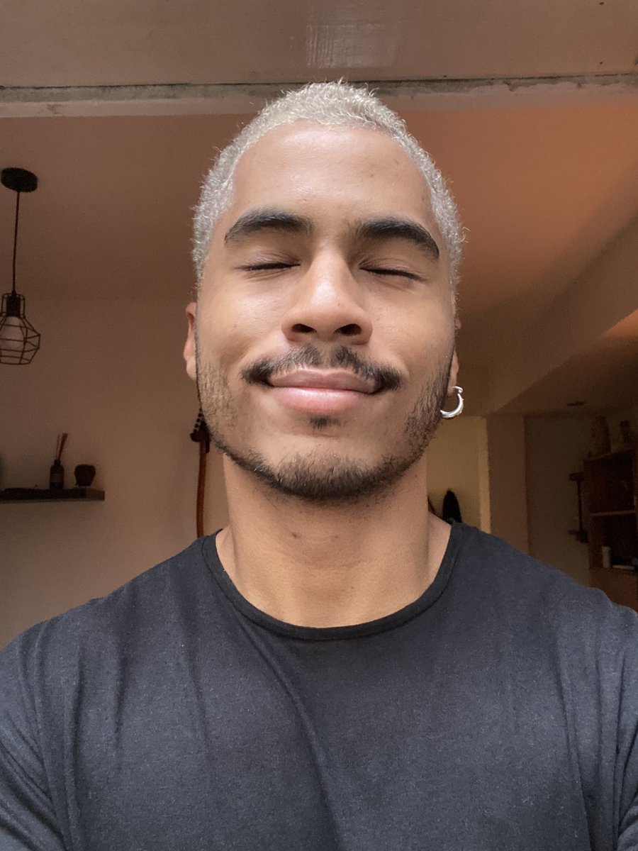 AdoraMelano's tweet image. Gracias a mis amigos de @schwarzkopf #BlondeMe LILAC 🦄