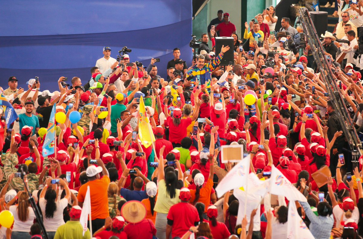 Fui a un maravilloso encuentro en Guárico para celebrar los 8 años de la creación milagrosa de los Comités Locales de Abastecimiento y Producción, junto a sus lideresas y líderes a lo largo y ancho del país... Los CLAP nacieron al inicio y como respuesta a la más grande agresión