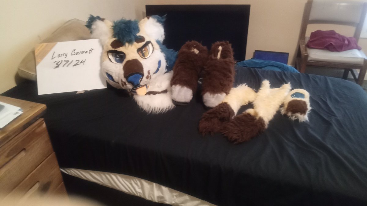 SavoryFox's tweet photo. it's used. It's just been sitting in a box. https://t.co/NYzRBodWel