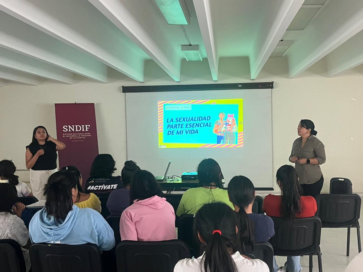 DIF_NMX's tweet photo. 🔸 Adolescentes de Casa Hogar para Niñas #CAHONI del #SNDIF participan en la plática de sensibilización “Derechos sexuales y reproductivos de las adolescencias”, impartido por especialistas 🗣️ de @CONAPO_mx. https://t.co/9UGpjpLgrf