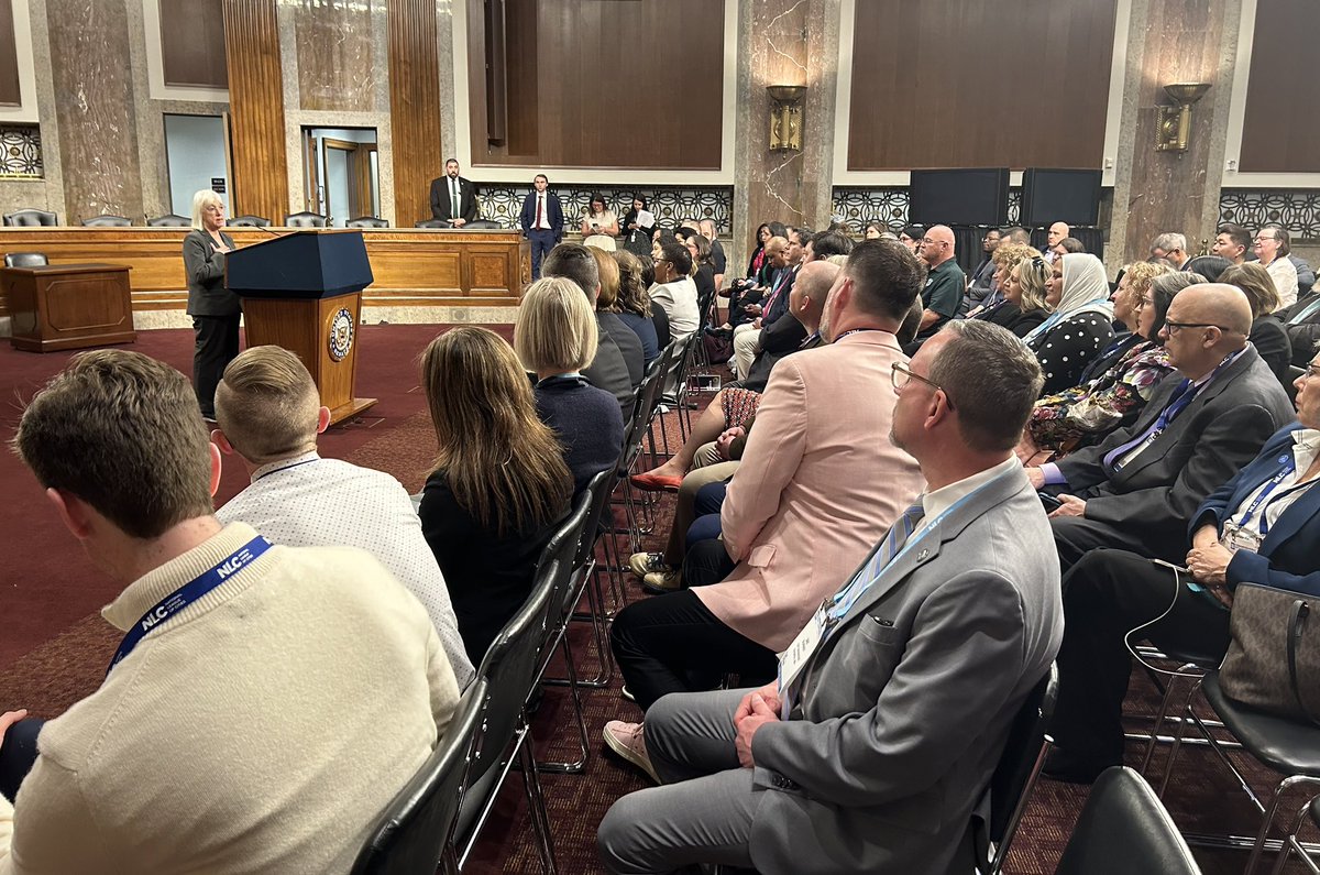 AWCities's tweet photo. Thank you, Senators Patty Murray and Maria Cantwell for taking time to brief city officials from Washington State. We appreciate your leadership in both Washingtons! https://t.co/dWub6lBQjZ