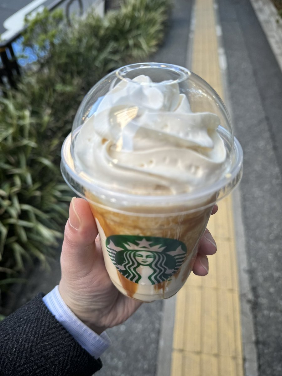 LufthauchWind's tweet photo. 今回の新作はキャラメリーミルクコーヒーフラペチーノ🥛☕️
バタースコッチのコクとコーヒーのほろ苦い風味で終売になるチェルシーを彷彿とさせる一杯に！でもチェルシーアソートだったらヨーグル��スカッチが一番好き🥰 https://t.co/RMZp7IVPVn