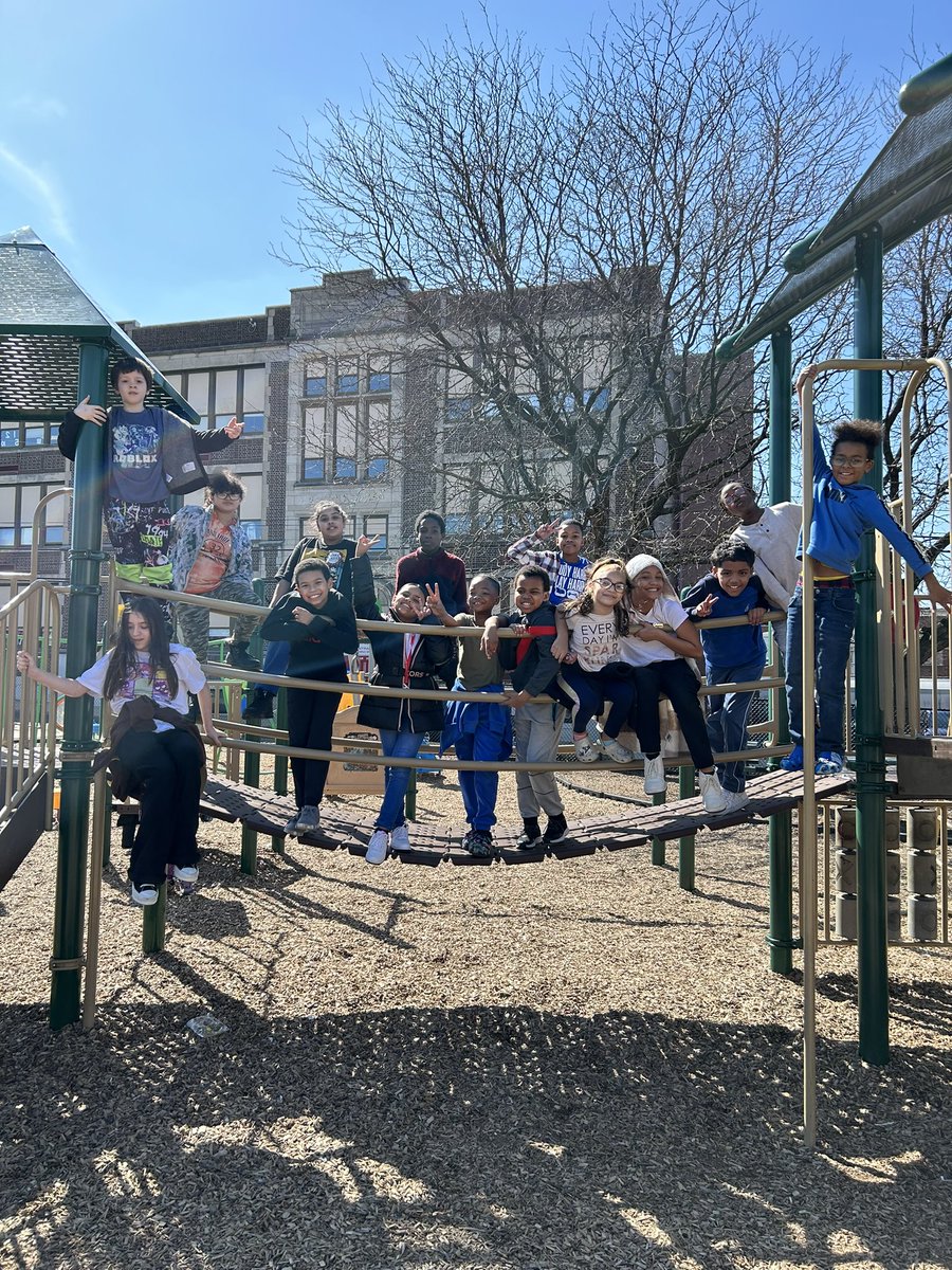 MsHassler226's tweet photo. What a beautiful day today! Spring is definitely in the air 🌸 @asdcentral #funinfourth https://t.co/zGHPIbd8In