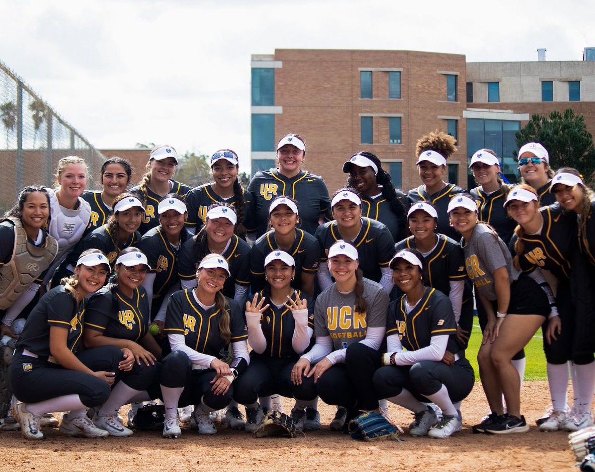 broookeperez's tweet photo. LETS GO CONFERENCE STARTS THIS WEEK 🙌🏼🍞🥎🥇🎉 https://t.co/jh8HmlAMwG