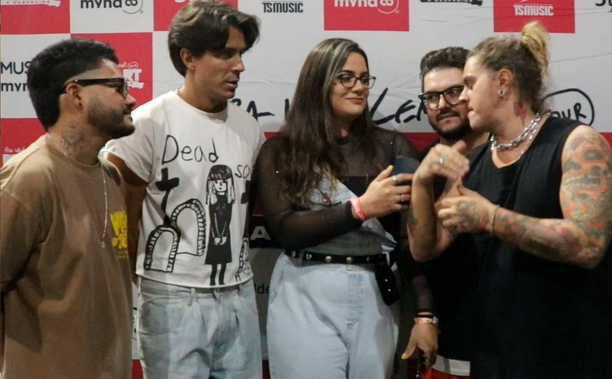 voudegrade's tweet photo. EXCLUSIVA! 

Restart (@banda_restart) confirma nome do novo single em entrevista para o #VouDeGrade, assista: 
https://t.co/96Ueq9cuyv https://t.co/0YHQh32lWv
