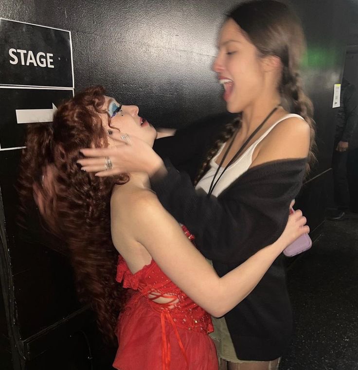 looking for new moots⋆ ˚｡⋆౨ৎ˚

୨୧ she/her, minor
୨୧ taylor swift, gracie abrams, conan gray, olivia rodrigo, chappell roan, noah kahan, &amp; renee rapp

♡ / ↻ pretty please