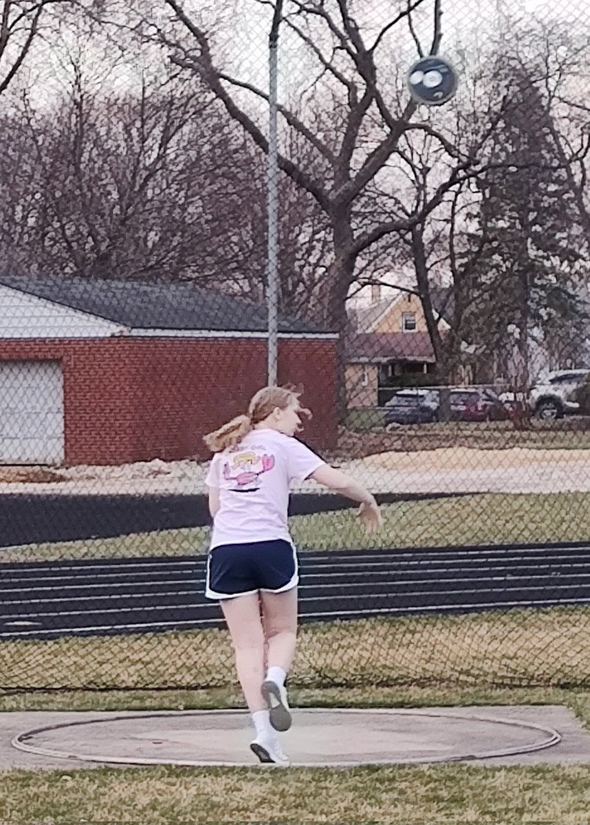 LadyLionsTF's tweet image. Frankie with her first discus throw!  #LionStrong
